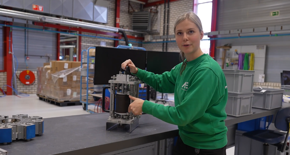 Hoe bedruk je machinaal 600 stiften per minuut?