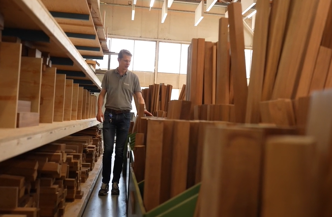 Hoe verwerken we hout in een jacht ?