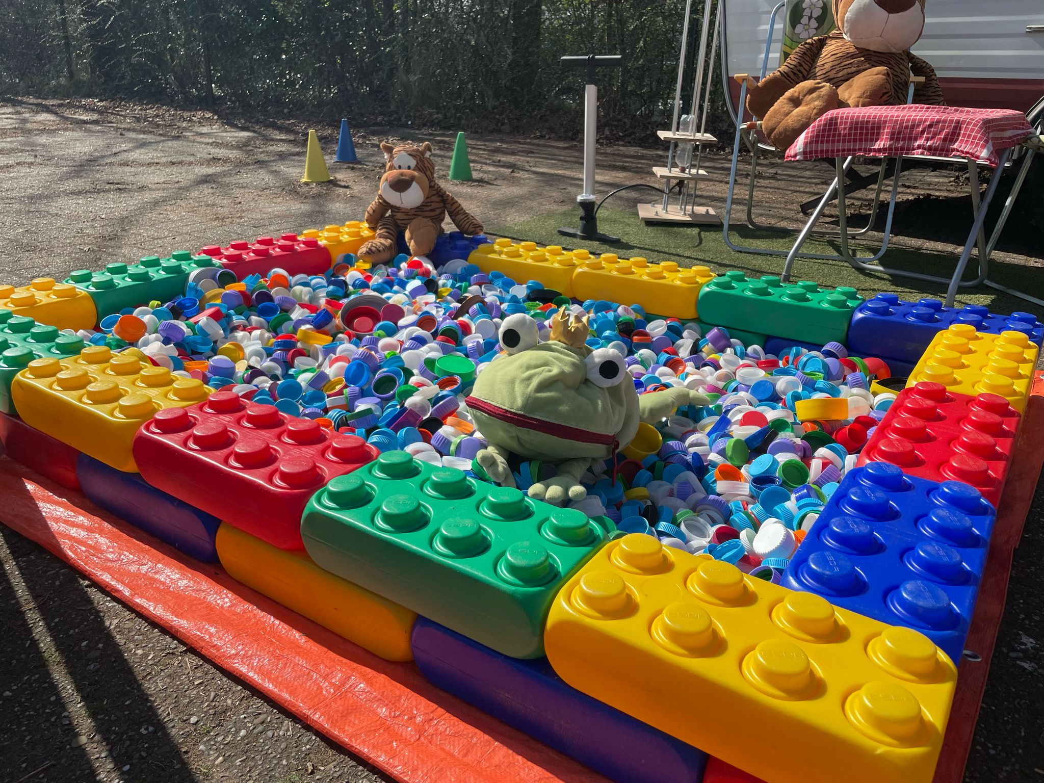 PetPretPark: een pop-up pretpark van afval